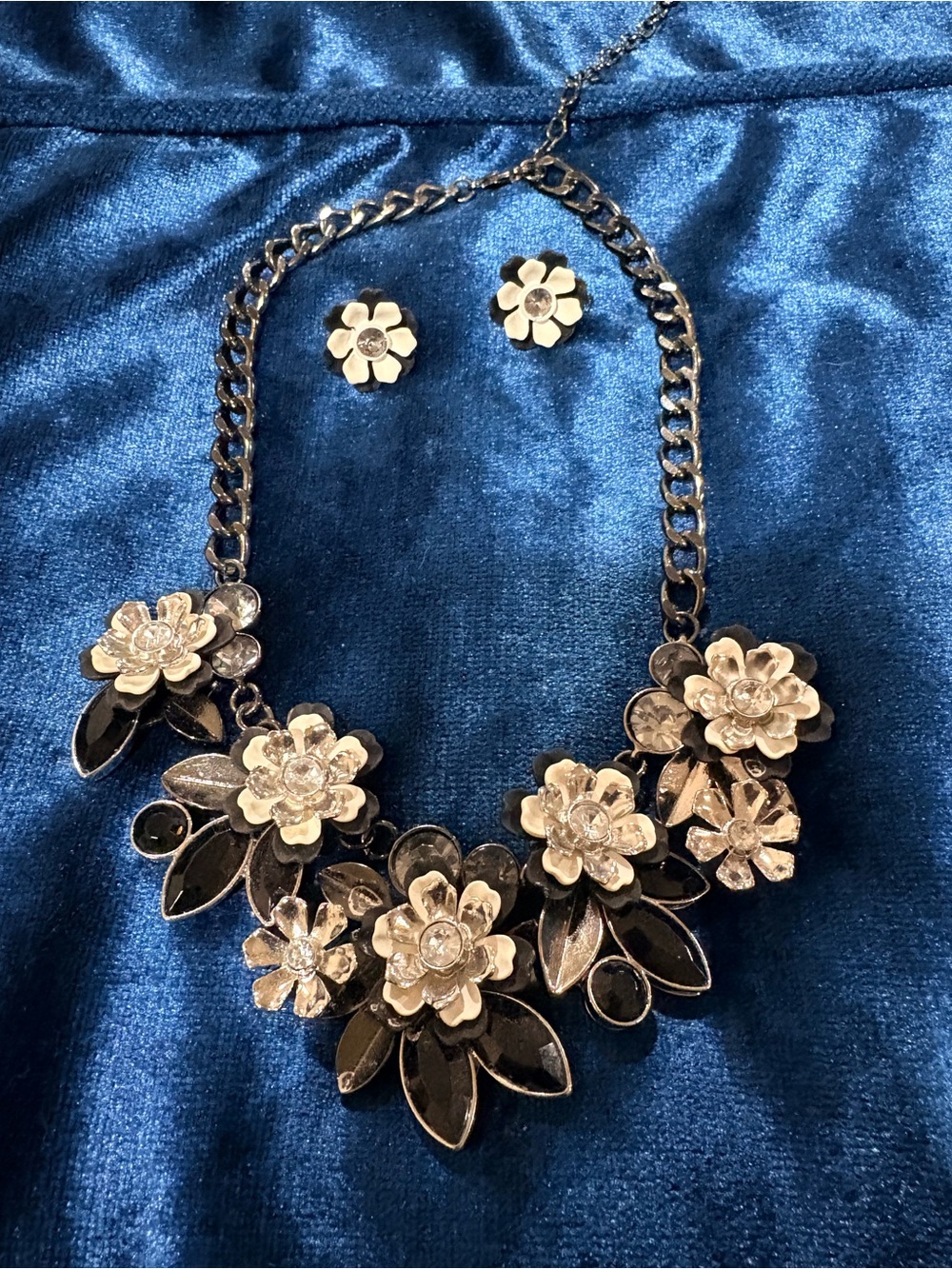 Floral Cluster Statement Necklace and Stud Earrings - Black and White